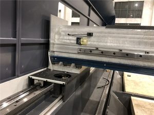 stroj za lasersko rezanje vlaken majhne velikosti samodejno pozicioniranje 800 vatov